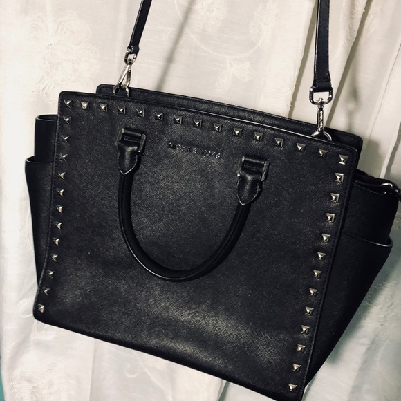 Michael Kors Handbags - 💫 MK Large Selma Studded Saffiano Tote Black 💫